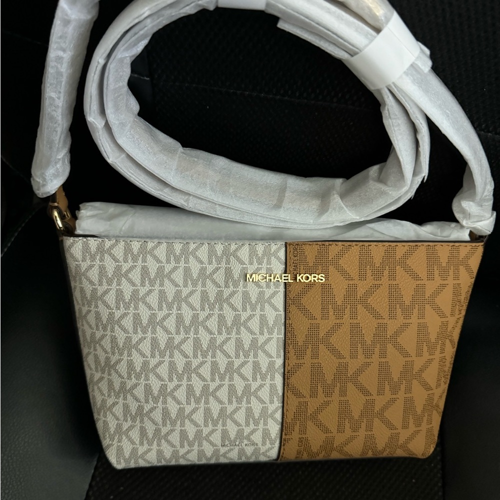 Authentic Michael Korrs crossbody bag (New with tags)